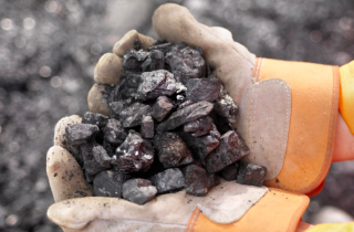 8.000 tấn vàng, 300.000 tấn đất hiếm...: Mỹ đang nhắm đến điều gì ở Venezuela ngoài dầu mỏ?