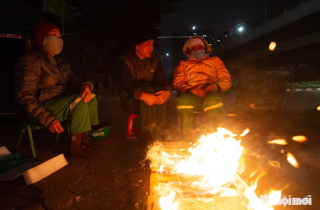 Nhịp sống trong đêm rét đậm ở Hà Nội