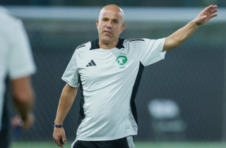 HLV Kim Sang-sik so tài đối thủ lừng danh từng là á quân châu Âu