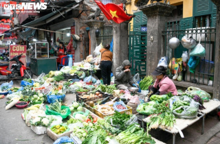 Không thể để quán ăn, chợ cóc mọc xen nhà ở giữa đô thị