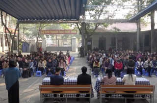 Câu hỏi 'sao mẹ không hỏi con làm sao đạt 9,75 điểm' khiến phụ huynh sững người