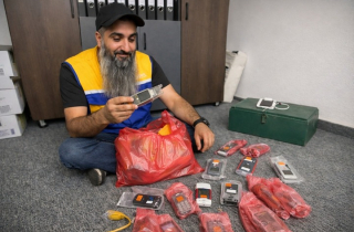 Đặt mua điện thoại Nokia, người đàn ông nhận hàng sau 16 năm