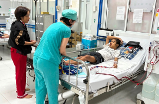 Vì sao ngày càng nhiều trẻ phải chạy thận?