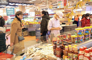 Bán lẻ tăng tốc trong làn sóng tiêu dùng mới