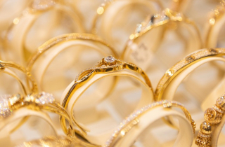 Giá vàng hôm nay 26/1: Tiếp tục trụ vững trên mức cao