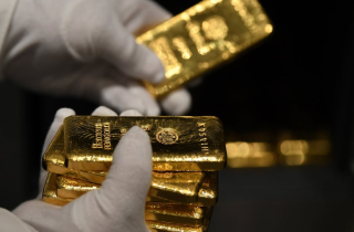 Giá vàng trong nước đi ngang, vàng thế giới giảm nhẹ