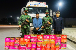 Giấu hơn 1,6 tạ pháo lậu quanh xe container chờ nhập cảnh ở cửa khẩu Quảng Ninh