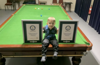 Bé 2 tuổi lập kỷ lục thế giới