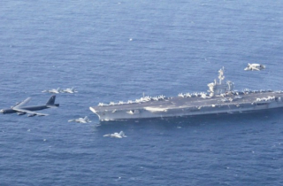 Iran dọa tấn công căn cứ và tàu sân bay Mỹ