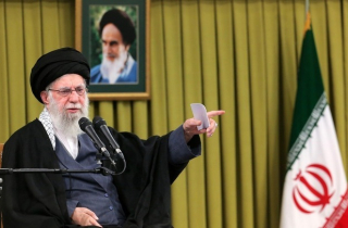 Lãnh tụ Iran cảnh báo Mỹ châm ngòi chiến tranh khu vực, ông Trump đáp trả