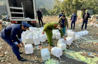 Nỗi lo rượu giả “bủa vây” thị trường Tết