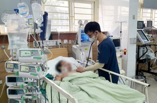 Uống rượu bia ngày Tết thấy những dấu hiệu sau cần đi viện gấp