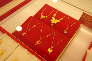 Giá vàng hôm nay 4/2: Bật tăng từ đáy