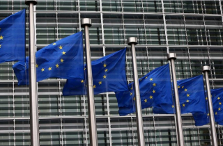 EU thông qua khoản vay 90 tỷ euro cho Ukraine