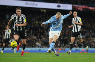 Thắng dễ Newcastle, Man City tranh cúp với Arsenal