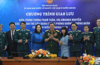 Cuộc gặp gỡ lịch sử giữa hai thế hệ người Việt từng du hành vũ trụ