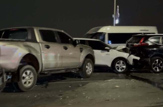 Tai nạn liên hoàn trên cầu Nhật Tân, hướng đi sân bay Nội Bài ùn tắc