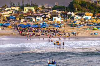 Làng chài Gia Lai hồi sinh sau bão lịch sử, buôn bán tấp nập bên sóng nước