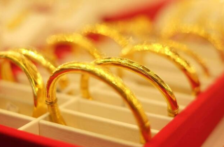 Giá vàng hôm nay 8/2: Tiếp tục hồi phục, tiến sát ngưỡng 5.000 USD/ounce