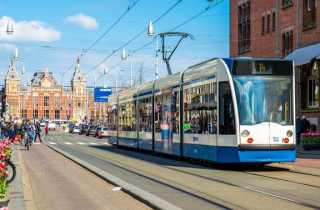 Nhiều thành phố châu Âu cấm quảng cáo nhiên liệu hóa thạch