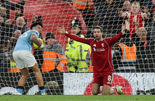 Man City bị hủy bàn thắng gây tranh cãi: Vì sao trọng tài làm đúng vẫn bị chê?