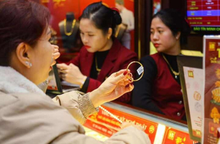 Giá vàng hôm nay 10/2: Tăng 100 USD/ounce chỉ sau 1 ngày