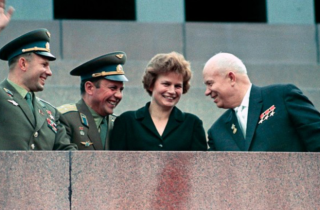 Từ cô công nhân dệt đến nữ phi hành gia đầu tiên bay vào vũ trụ