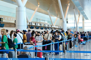 Khách qua sân bay Tân Sơn Nhất vượt dự báo, đón gần 161.000 lượt ngày cận Tết