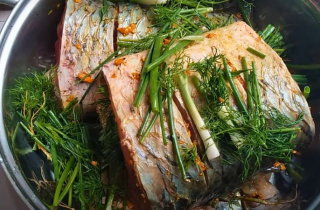 5 món ăn dễ khiến hơi thở có nồng độ cồn dù không uống rượu bia